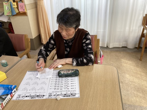 グループホームみんなの家 上福岡 介護ブログ 3月最終日のレクの様子 スタッフブログ ａｌｓｏｋ介護株式会社