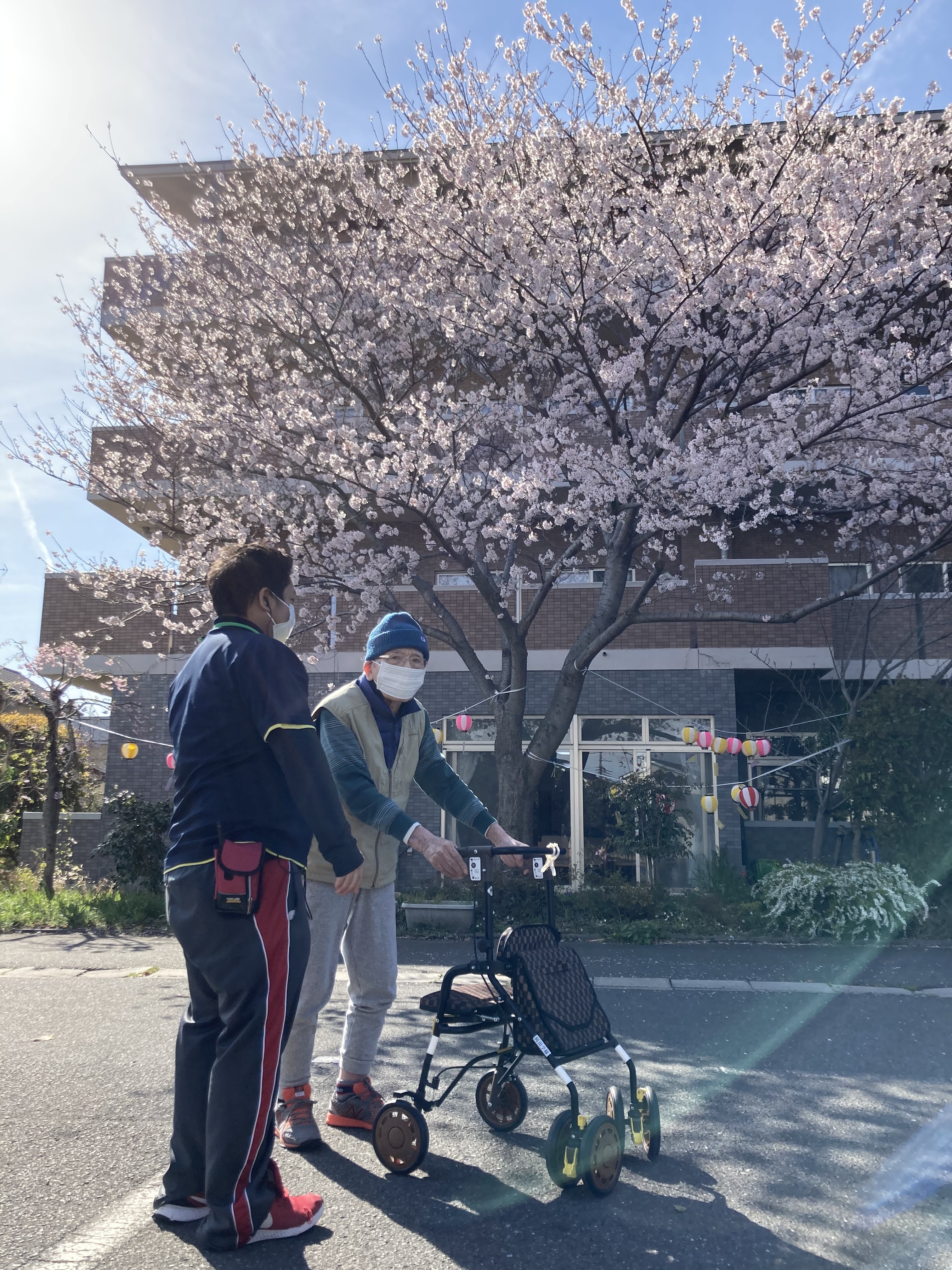 外気浴に行きました♪｜スタッフブログ｜ALSOK介護株式会社