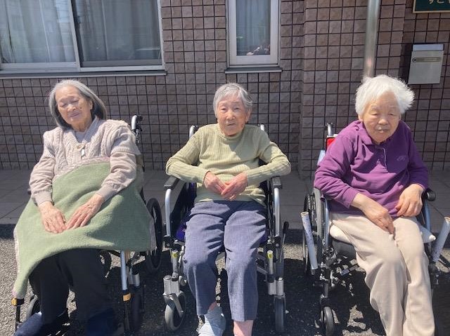 久しぶりの外気浴 |スタッフブログ|ALSOK介護株式会社