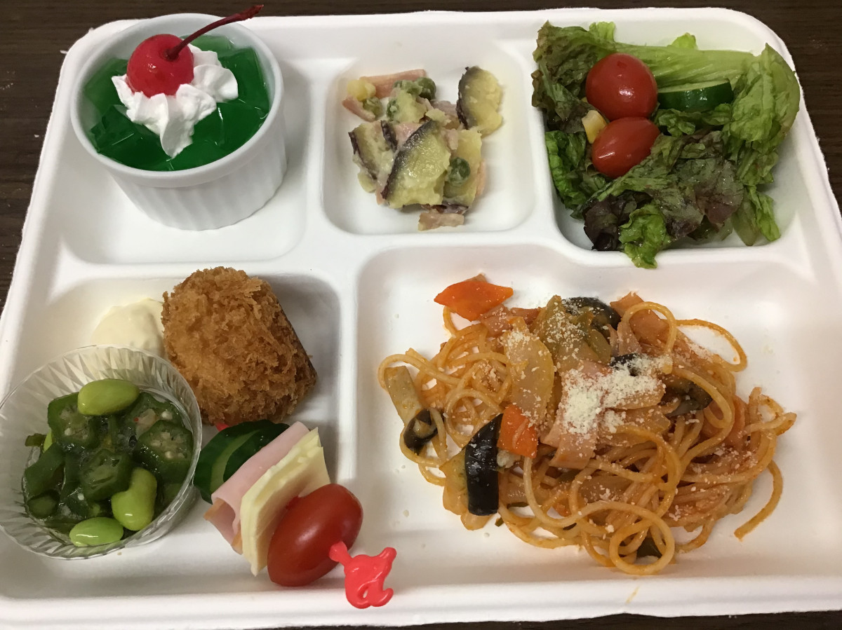 自分たちで作る豪華なランチ